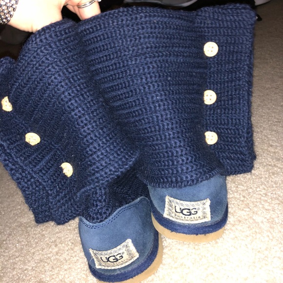 Knitted Navy Bailey Button UGGS!! - Picture 4 of 4